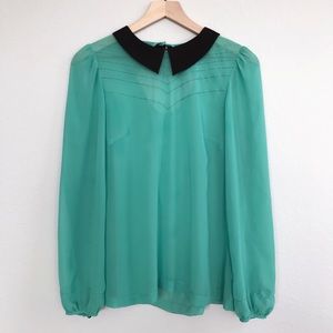 Green Peter Pan collar blouse 🧚🏼‍♂️